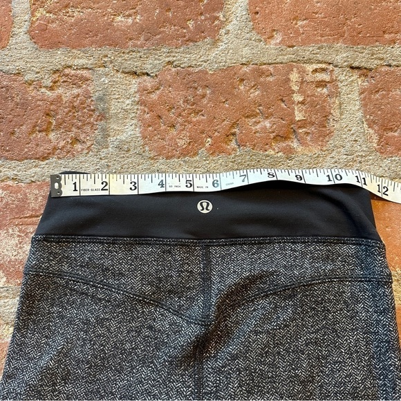 Lululemon Wunder Under Black Gray Herringbone Textured Leggings Women's size 2 - Picture 15 of 16